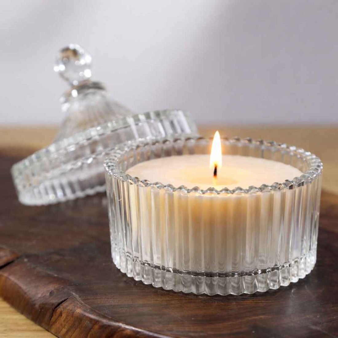 Vas decorativ din sticla cu capac pentru bomboane sau lumanari, 13 x 10.5 cm