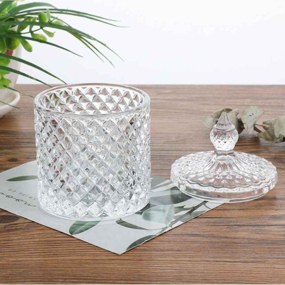 Vas decorativ din sticlă cu capac, design diamant, pentru bomboane sau lumanari, 13.5 x 8.5 cm