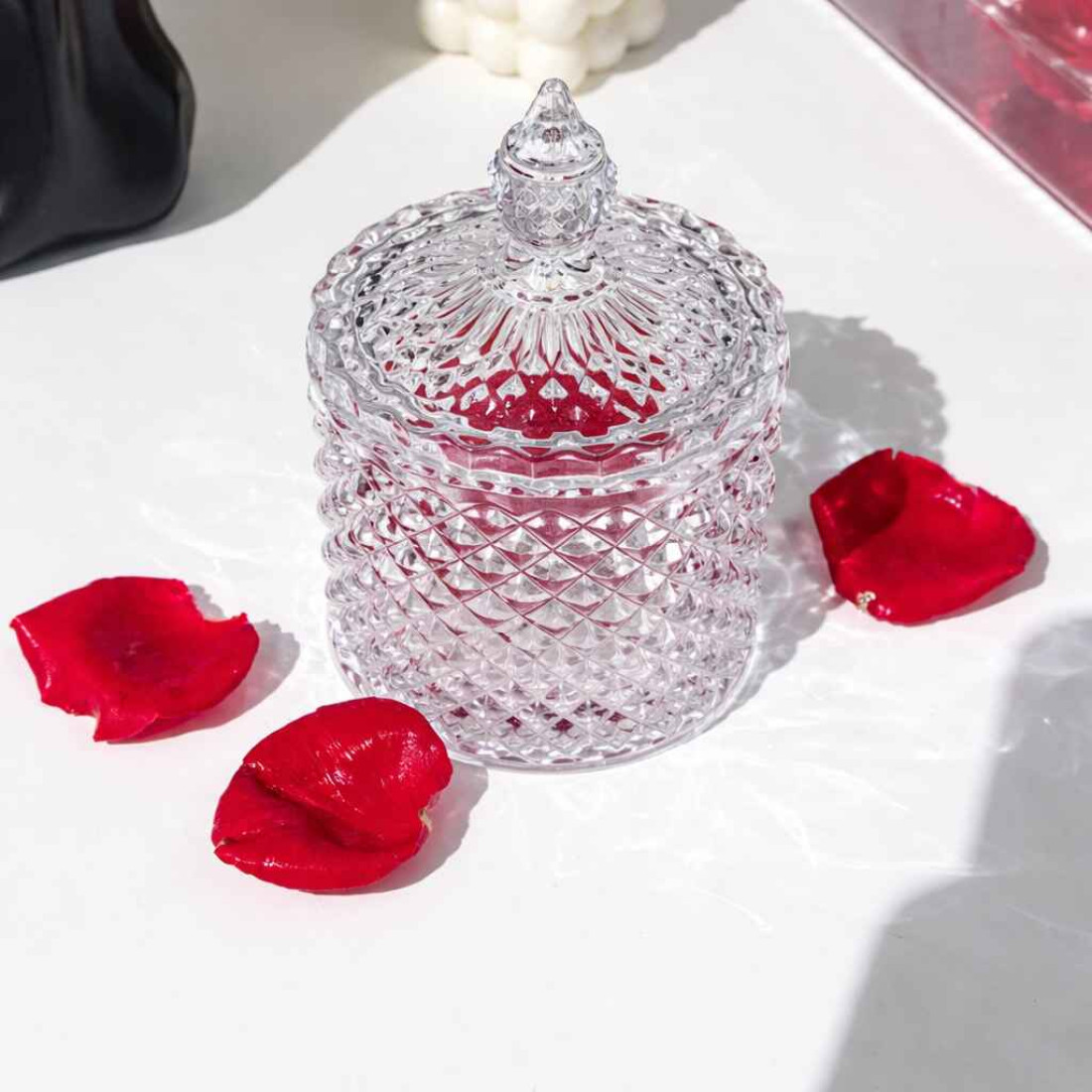 Vas decorativ din sticlă cu capac, design diamant, pentru bomboane sau lumanari, 13.5 x 8.5 cm