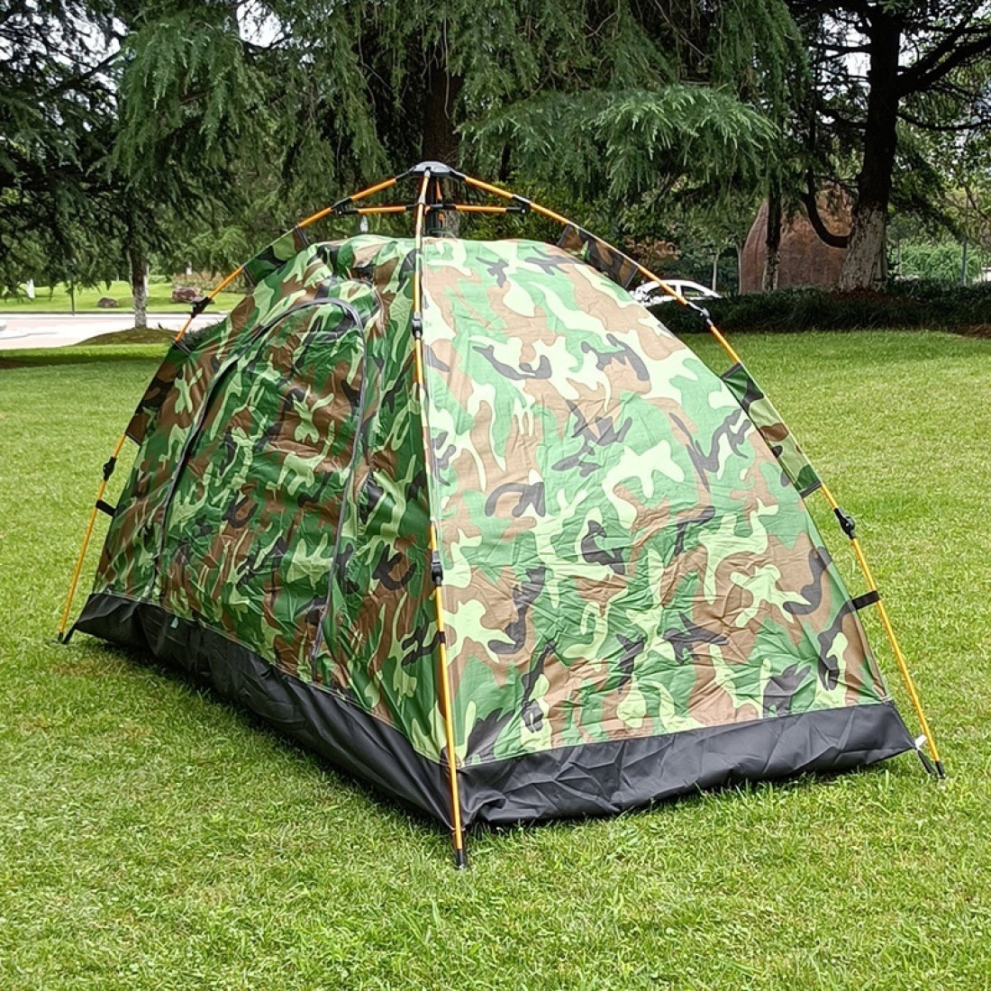 Cort camping cu ridicare automata, spatios, rezistent la vant, apa, material impermeabil, dimensiuni 2 x 2m, camuflaj