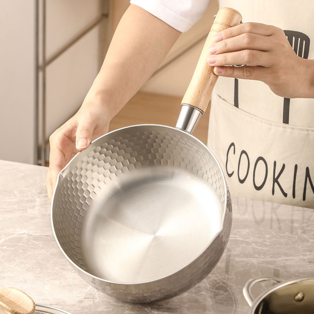  Ibric inox cu maner lemn, pentru gatit, antiaderent, 18 cm