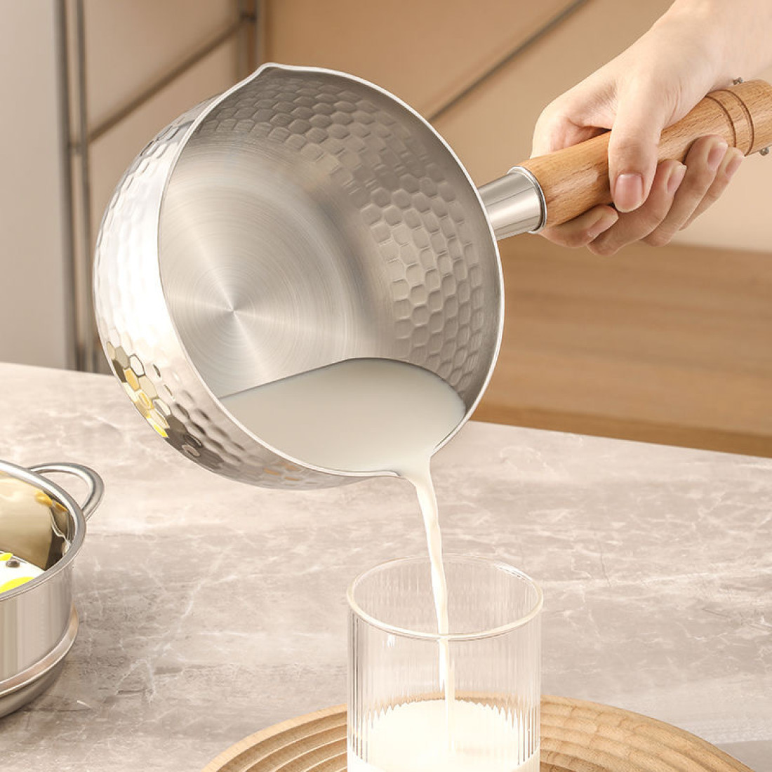  Ibric inox cu maner lemn, pentru gatit, antiaderent, 18 cm