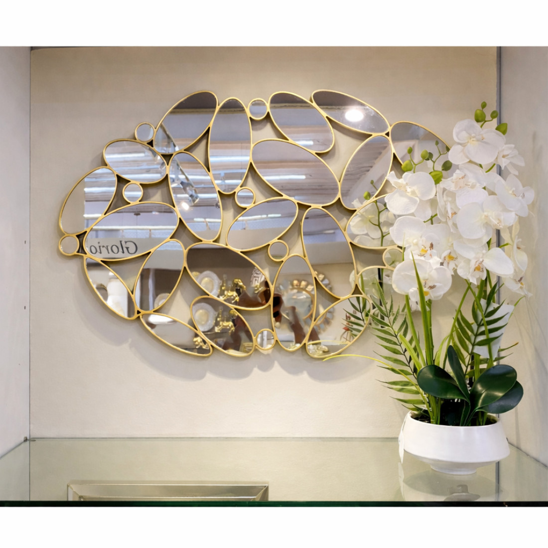 Oglinda decorativa perete, design modern abstract, 76x50 cm, rama cu finisaj auriu