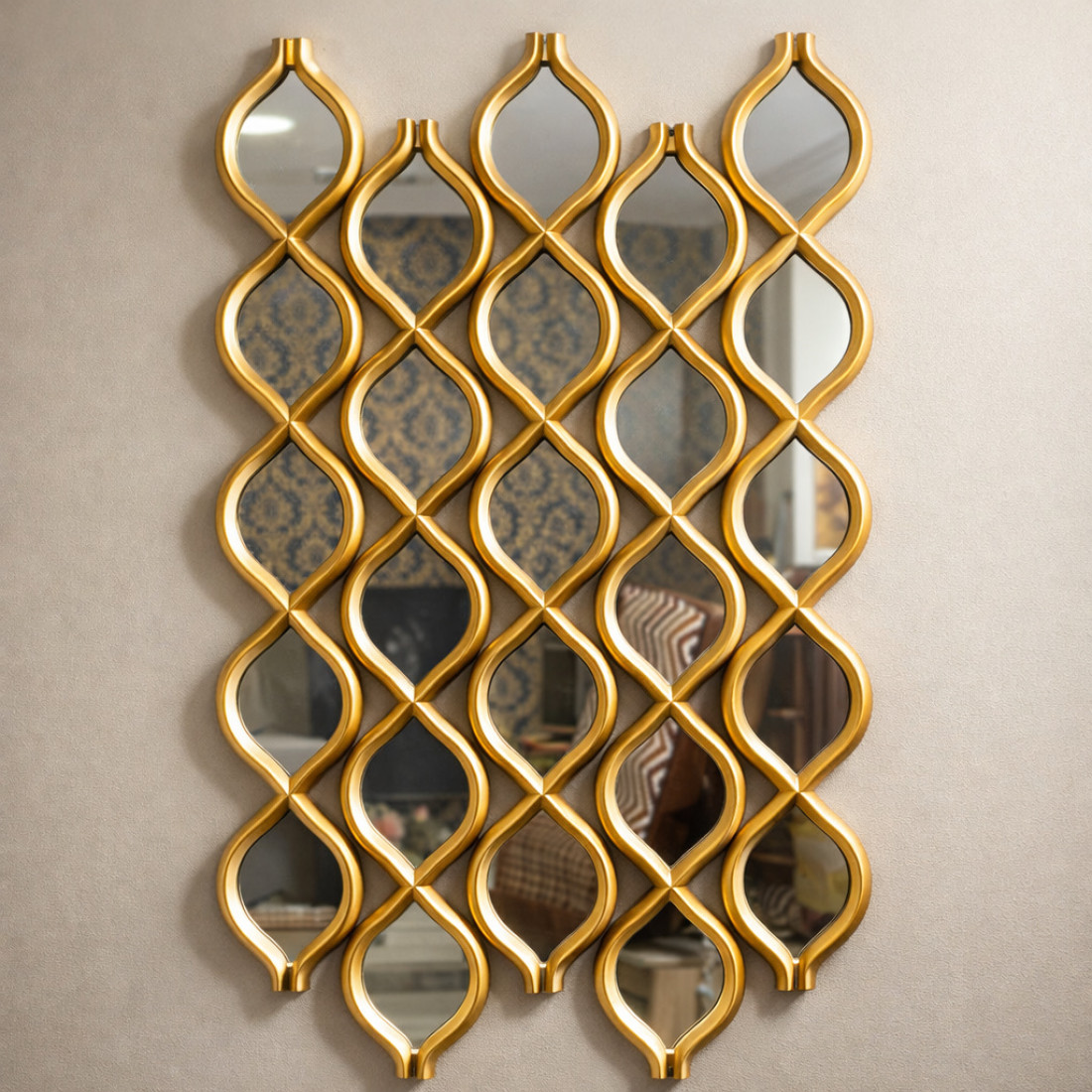 Oglinda decorativa perete, design modern geometric, rama aurie, 110 x 40 cm