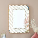 Oglinda decorativa perete cu rama geometrica aurie, 74x55 cm, design modern elegant cu elemente geometrice dispuse diagonal