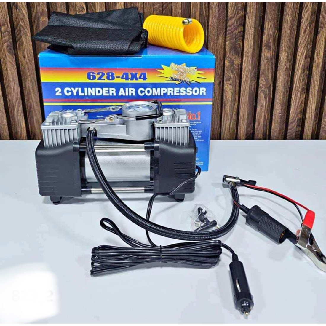 Compresor portabil pentru anvelope 628-4x4, 2 cilindrii, 85 L/min, 12V, 200PSI, cablu 3m Compresor portabil pentru anvelope 628-4x4, 2 cilindrii, 85 L/min, 12V, 200PSI, cablu 3m