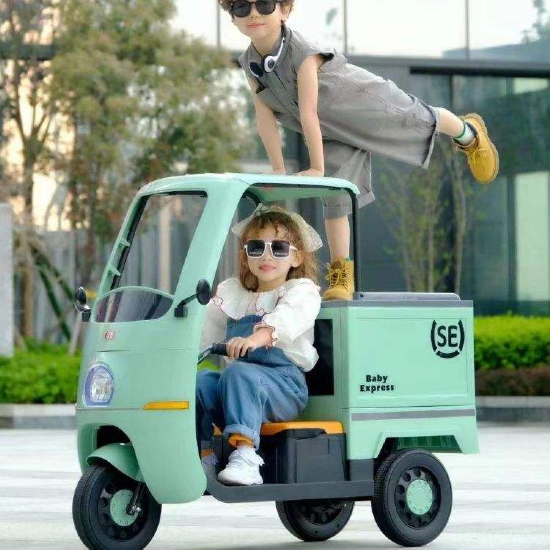 Triciclu copii QWD-1618, MP3, USB, Verde Triciclu copii QWD-1618, MP3, USB, Verde