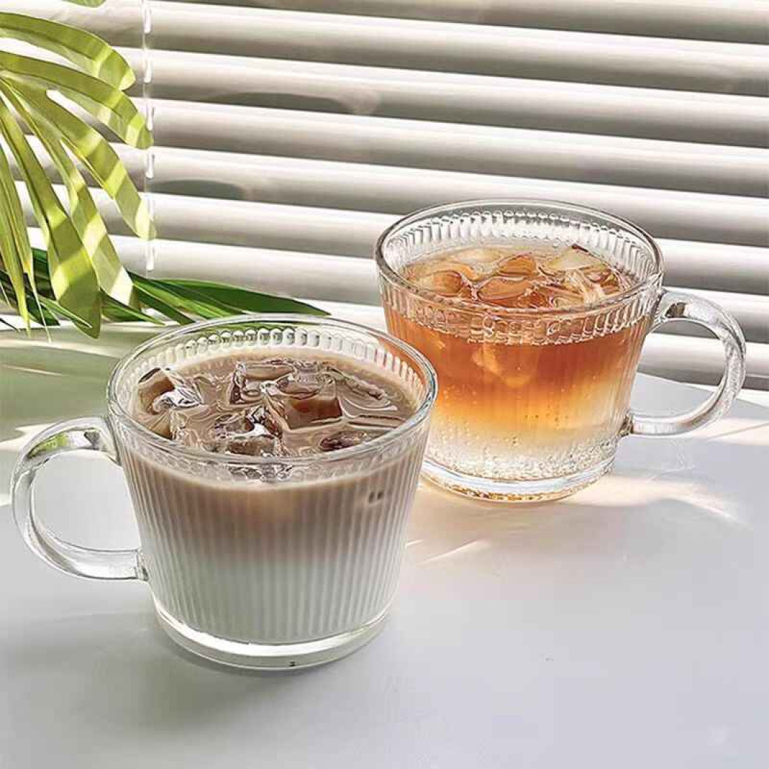 Set 2 cani largi, 380 ml, transparente cu design striat si maner, perfecte pentru mic dejun, desert, cafea, 10 x 8 cm