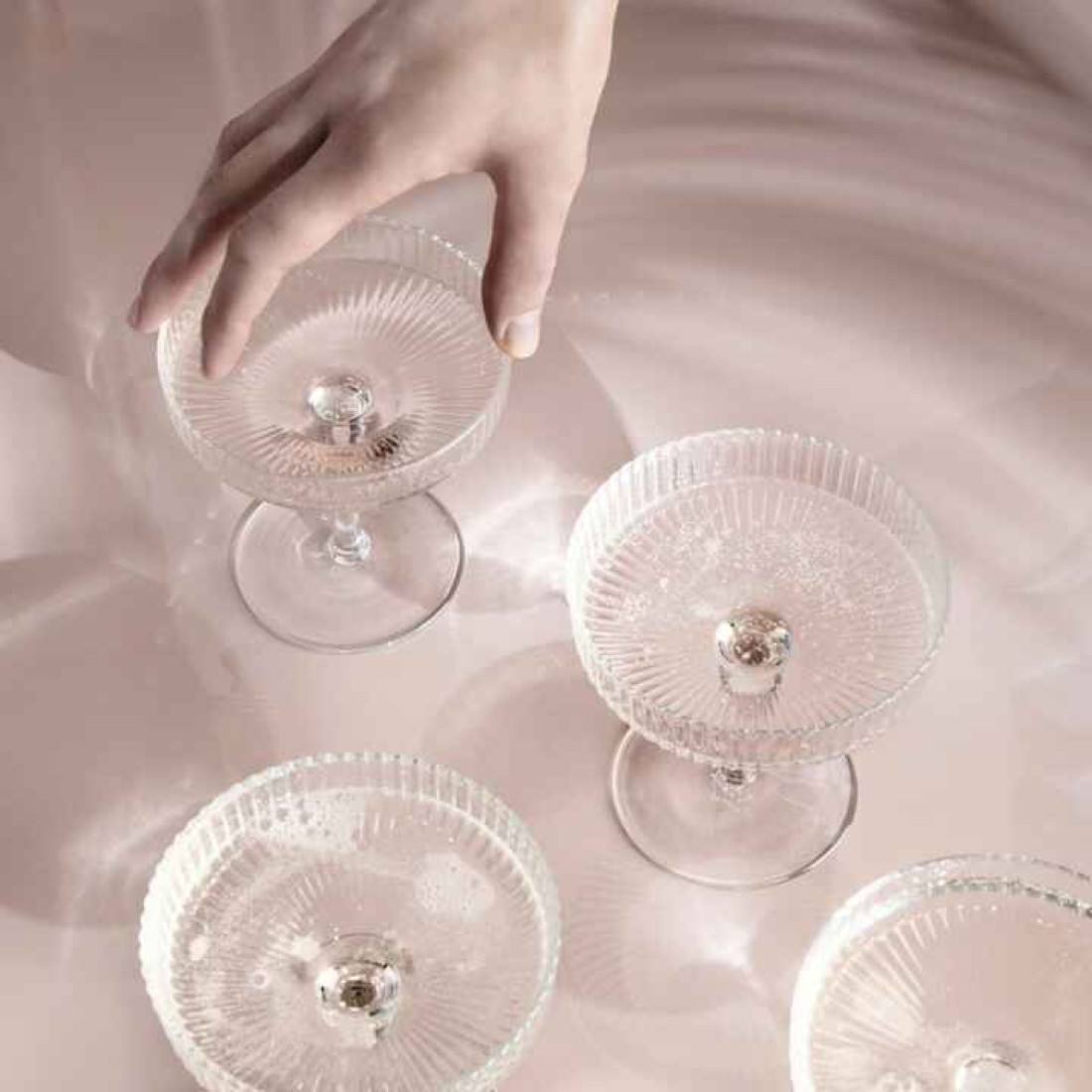 Set 6 cupe cu picior elegante din sticla multifunctionale pentru servire desert, inghetata, fructe 10 cm diametru, 10 cm inaltime