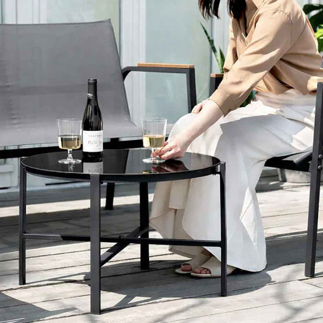 Set 4 piese mobilier de gradina, doua scaune, canapea si masa, design modern si elegant, materialele durabile Set 4 piese mobilier de gradina, doua scaune, canapea si masa, design modern si elegant, materialele durabile