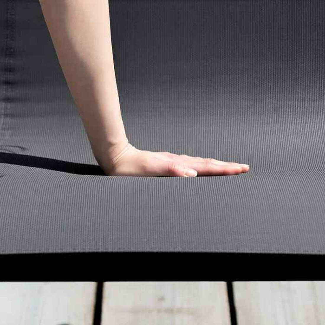 Set 4 piese mobilier de gradina, doua scaune, canapea si masa, design modern si elegant, materialele durabile Set 4 piese mobilier de gradina, doua scaune, canapea si masa, design modern si elegant, materialele durabile