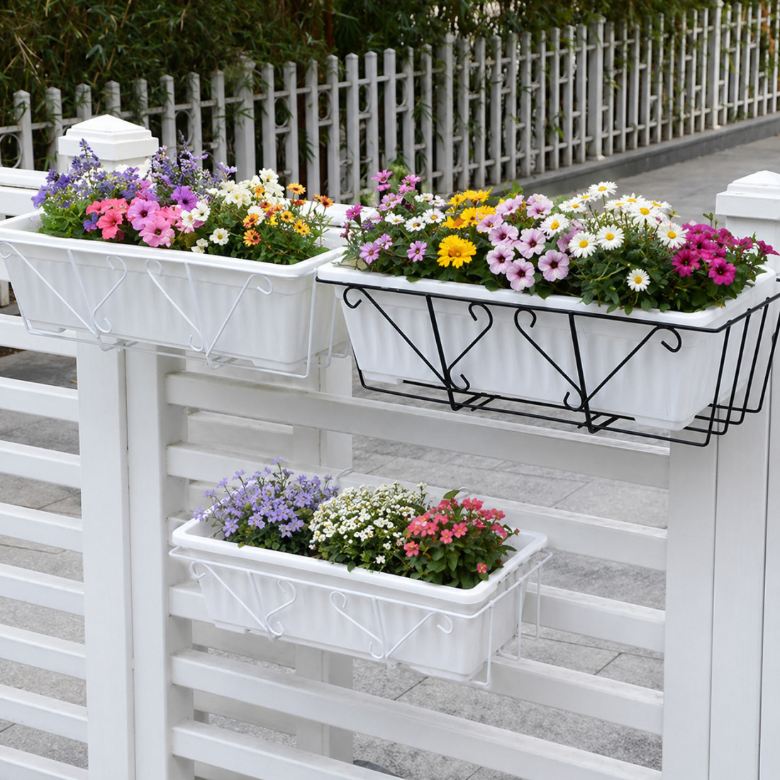 Suport jardiniera metalic cu agatatori, design elegant, negru