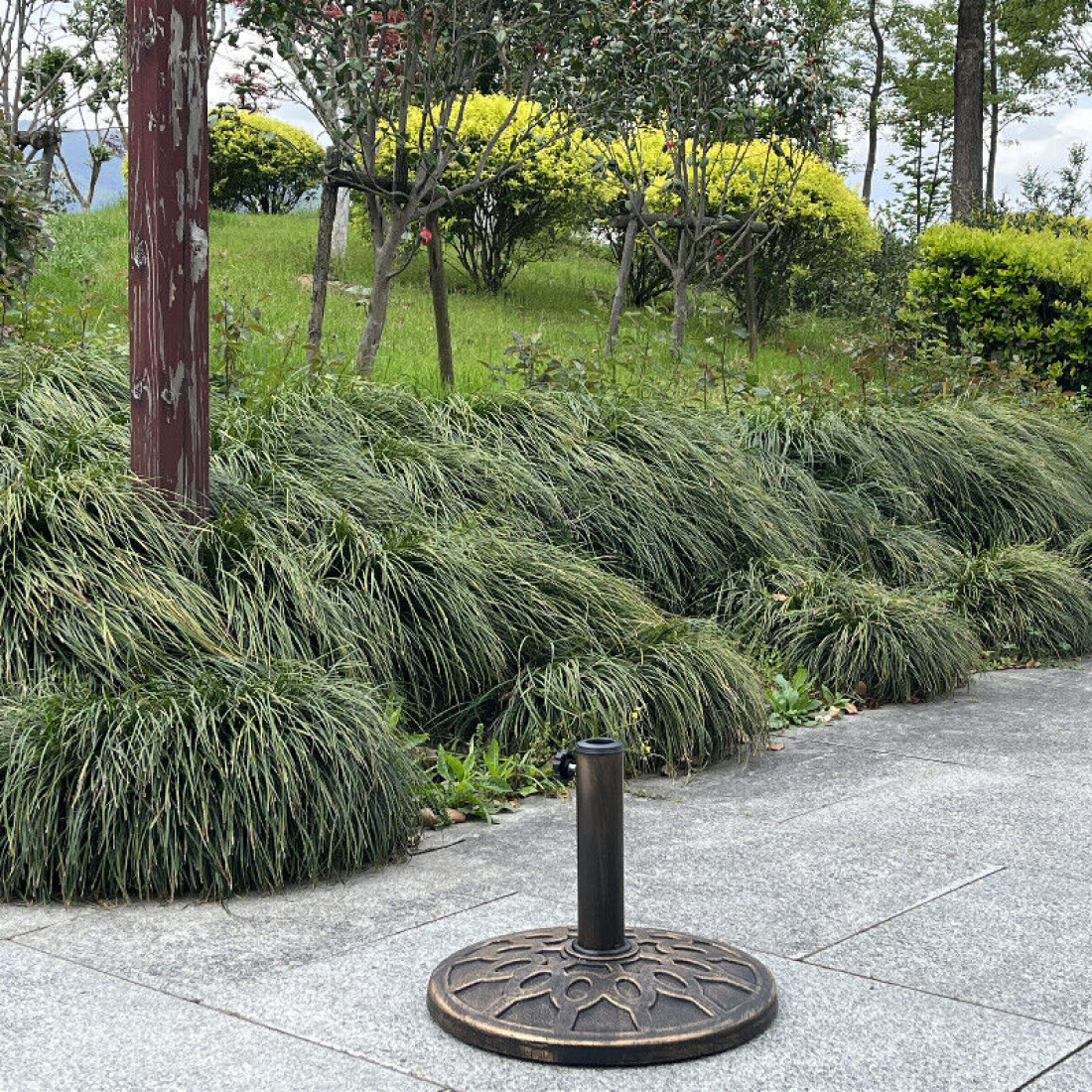 Suport metalic pentru umbrela de exterior, 8 kg, rotund, design circular elegant, fixare stabila, bronz Suport metalic pentru umbrela de exterior, 8 kg, rotund, design circular elegant, fixare stabila, bronz