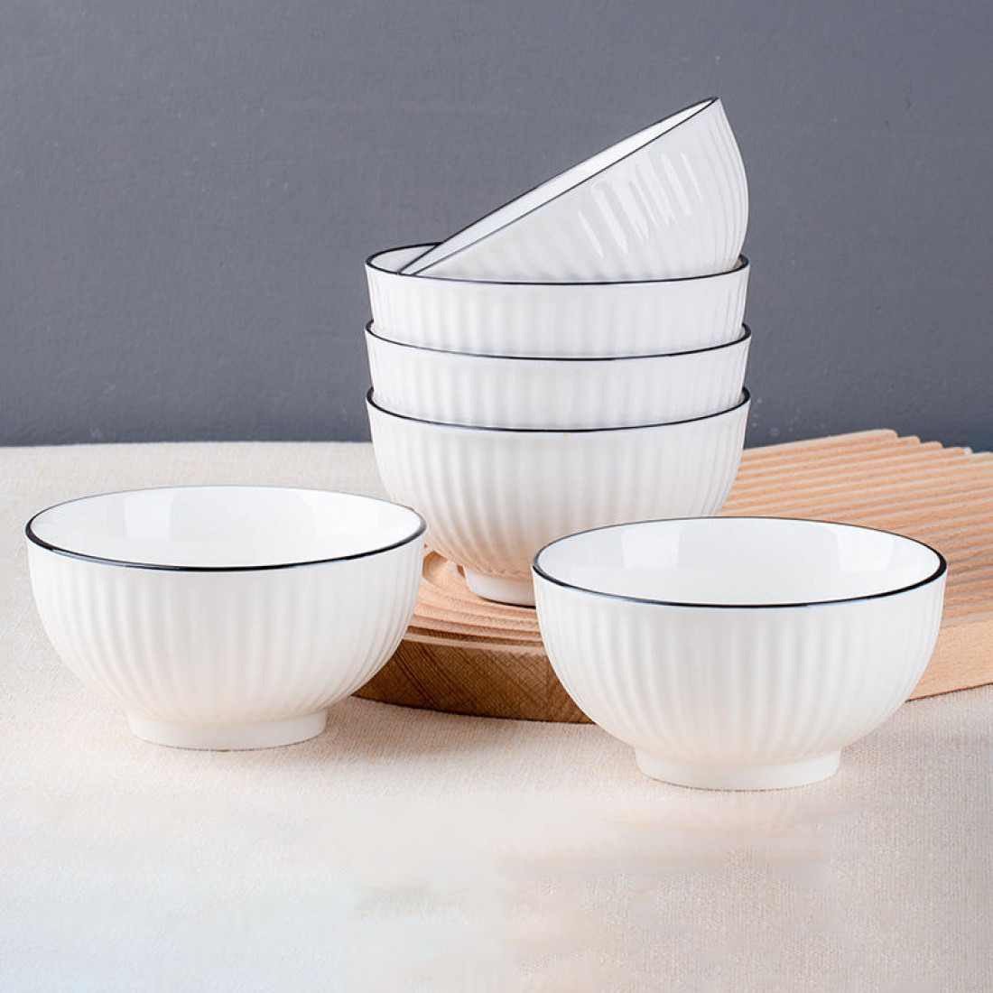 Bol ceramic elegant cu textura striata, 11 cm diametru, alb Bol ceramic elegant cu textura striata, 11 cm diametru, alb