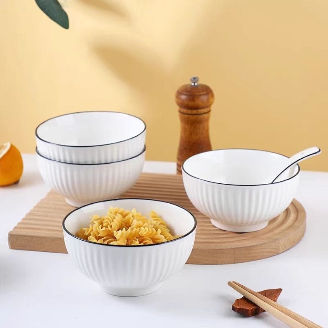 Bol ceramic elegant cu textura striata, 11 cm diametru, alb Bol ceramic elegant cu textura striata, 11 cm diametru, alb