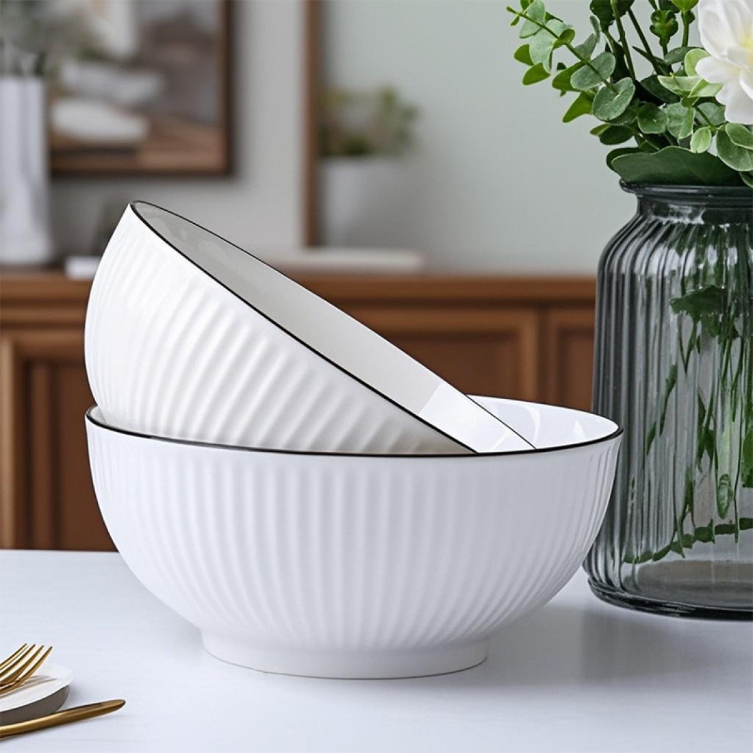 Bol ceramic elegant cu textura striata, 18 cm diametru, 9 cm inaltime, alb