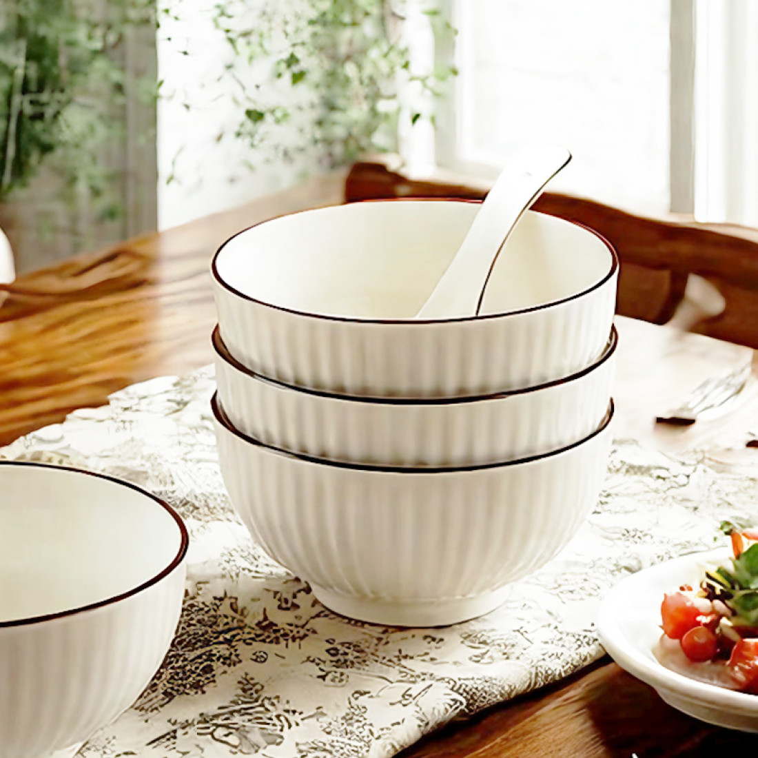 Bol ceramic elegant cu textura striata, 18 cm diametru, 9 cm inaltime, alb