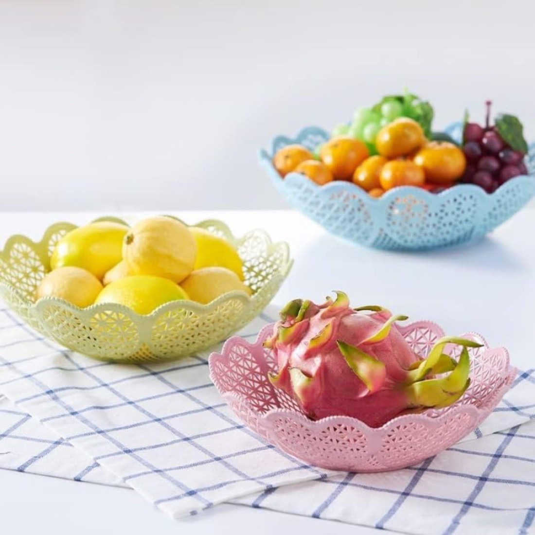 Cos pentru paine si fructe, model decorativ cu inimioare, plastic, diametru 25 cm, inaltime 7 cm Cos pentru paine si fructe, model decorativ cu inimioare, plastic, diametru 25 cm, inaltime 7 cm