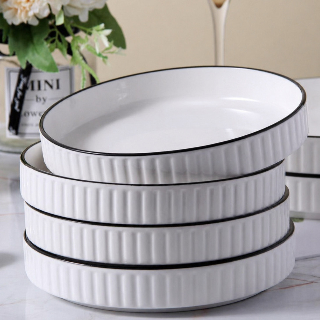 Farfurie ceramica rotunda adanca, design elegant minimalist, cu textura striata, 26 cm, alb