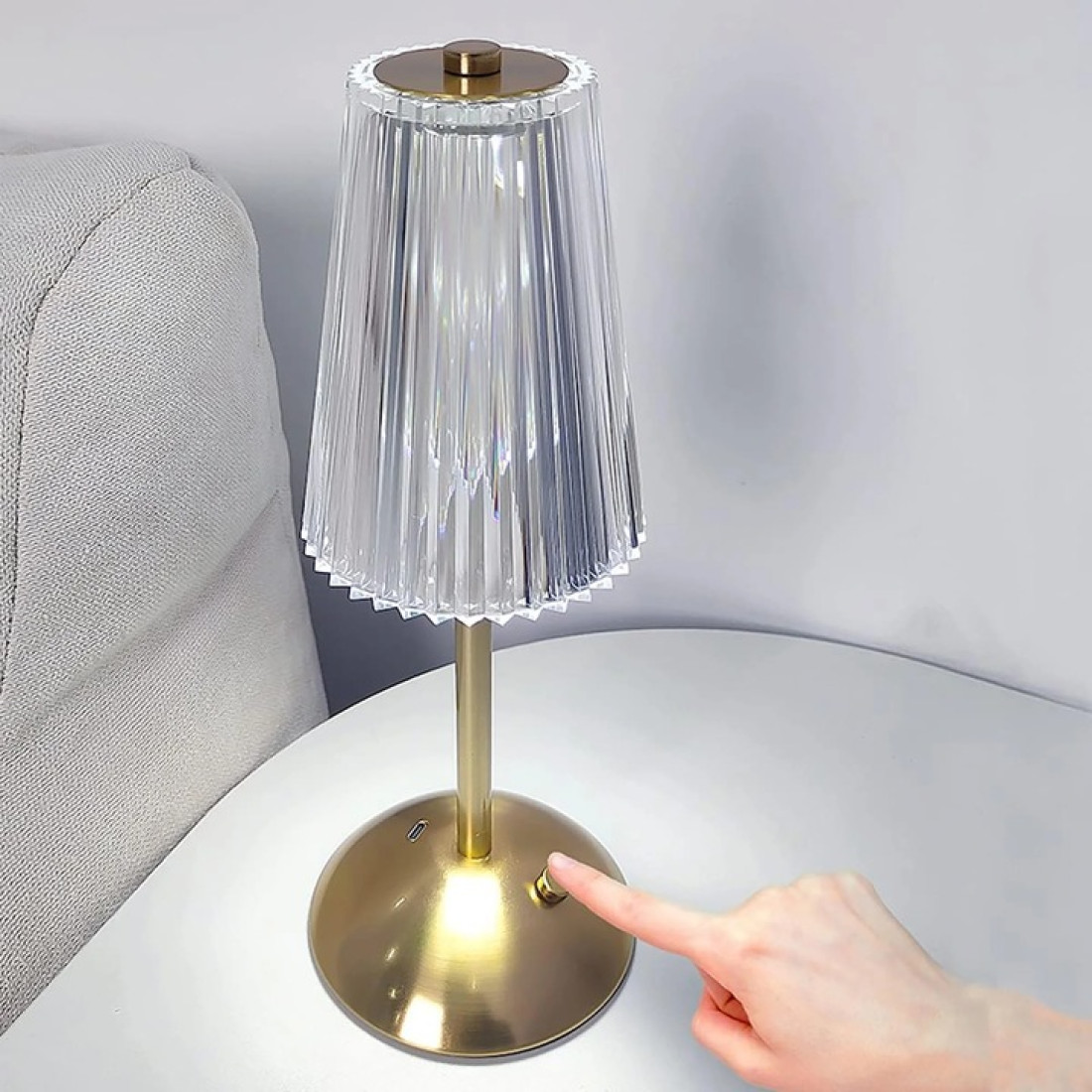 Lampa de birou decorativa aurie cu abajur transparent cu dungi Lampa de birou decorativa aurie cu abajur transparent cu dungi