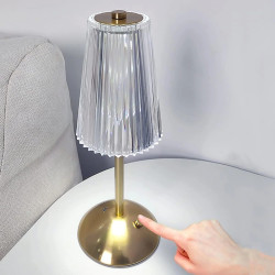 Lampa de birou decorativa aurie cu abajur transparent cu dungi Lampa de birou decorativa aurie cu abajur transparent cu dungi