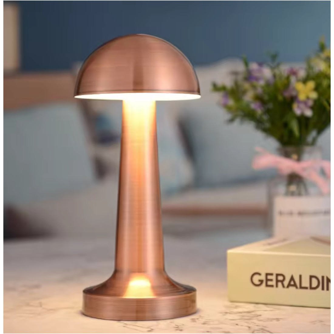 Lampa de masa LED reincarcabila cu USB Type-C, lumina calda, corp din aluminiu, 9 x 9 x 21 cm, auriu Lampa de masa LED reincarcabila cu USB Type-C, lumina calda, corp din aluminiu, 9 x 9 x 21 cm, auriu