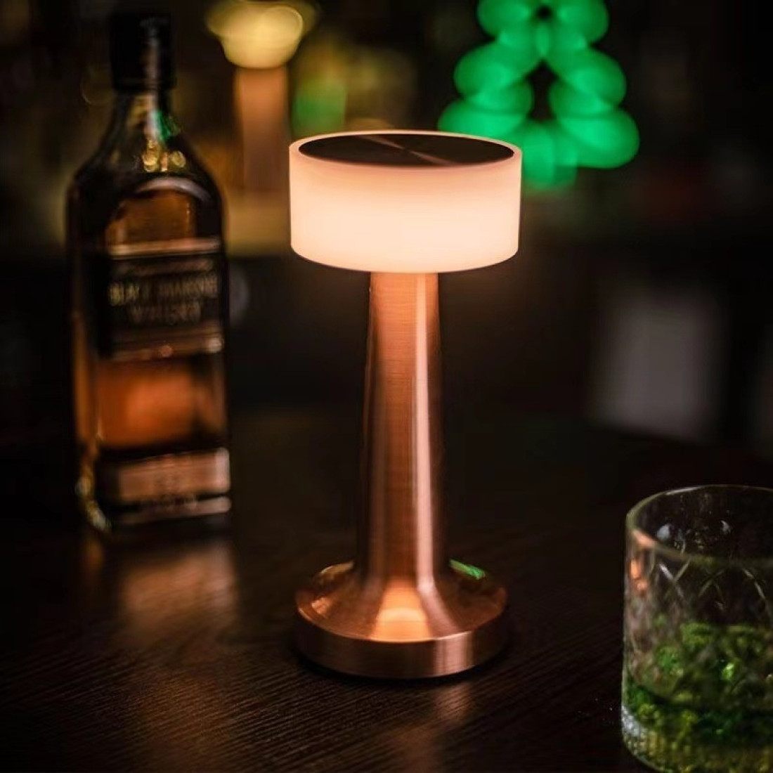 Lampa de masa LED reincarcabila cu USB Type-C, lumina calda, corp din aluminiu, 9 x 9 x 21 cm, bronz Lampa de masa LED reincarcabila cu USB Type-C, lumina calda, corp din aluminiu, 9 x 9 x 21 cm, bronz