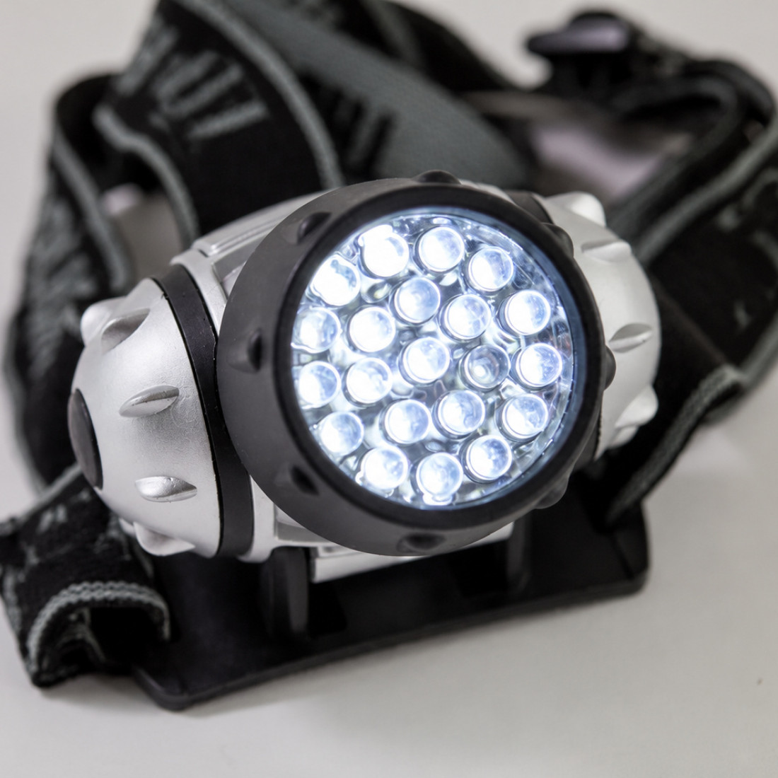 Lanterna frontala cu 21 de LED-uri puternice, 4 moduri de iluminare, rezistenta la apa Lanterna frontala cu 21 de LED-uri puternice, 4 moduri de iluminare, rezistenta la apa