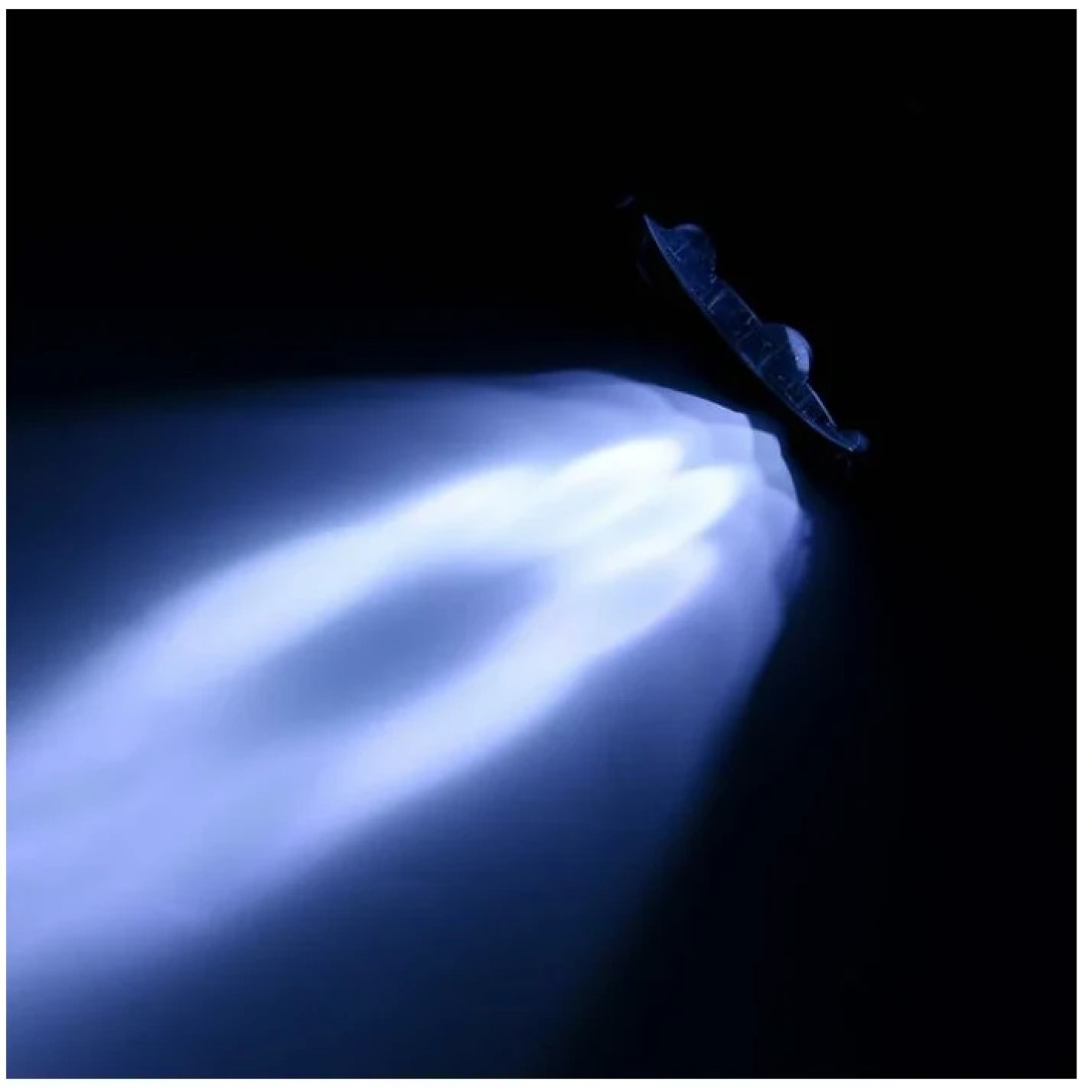 Lanterna reincarcabila cu 15 LED-uri puternice, autonomie mare, lumina intensa Lanterna reincarcabila cu 15 LED-uri puternice, autonomie mare, lumina intensa