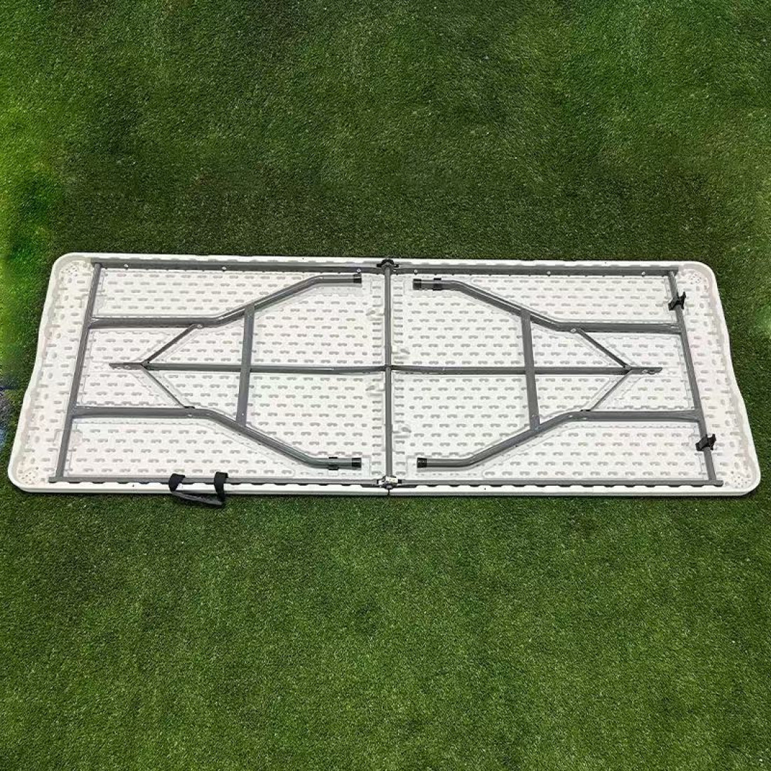 Masa pliabila 152 x 70 x 74 cm, portabila, structura metalica, blat din plastic rezistent, usor de transportat, alb Masa pliabila 152 x 70 x 74 cm, portabila, structura metalica, blat din plastic rezistent, usor de transportat, alb