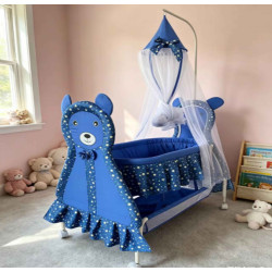 Patut bebe ursulet cu roti si perdea, design elegant si confortabil, albastru