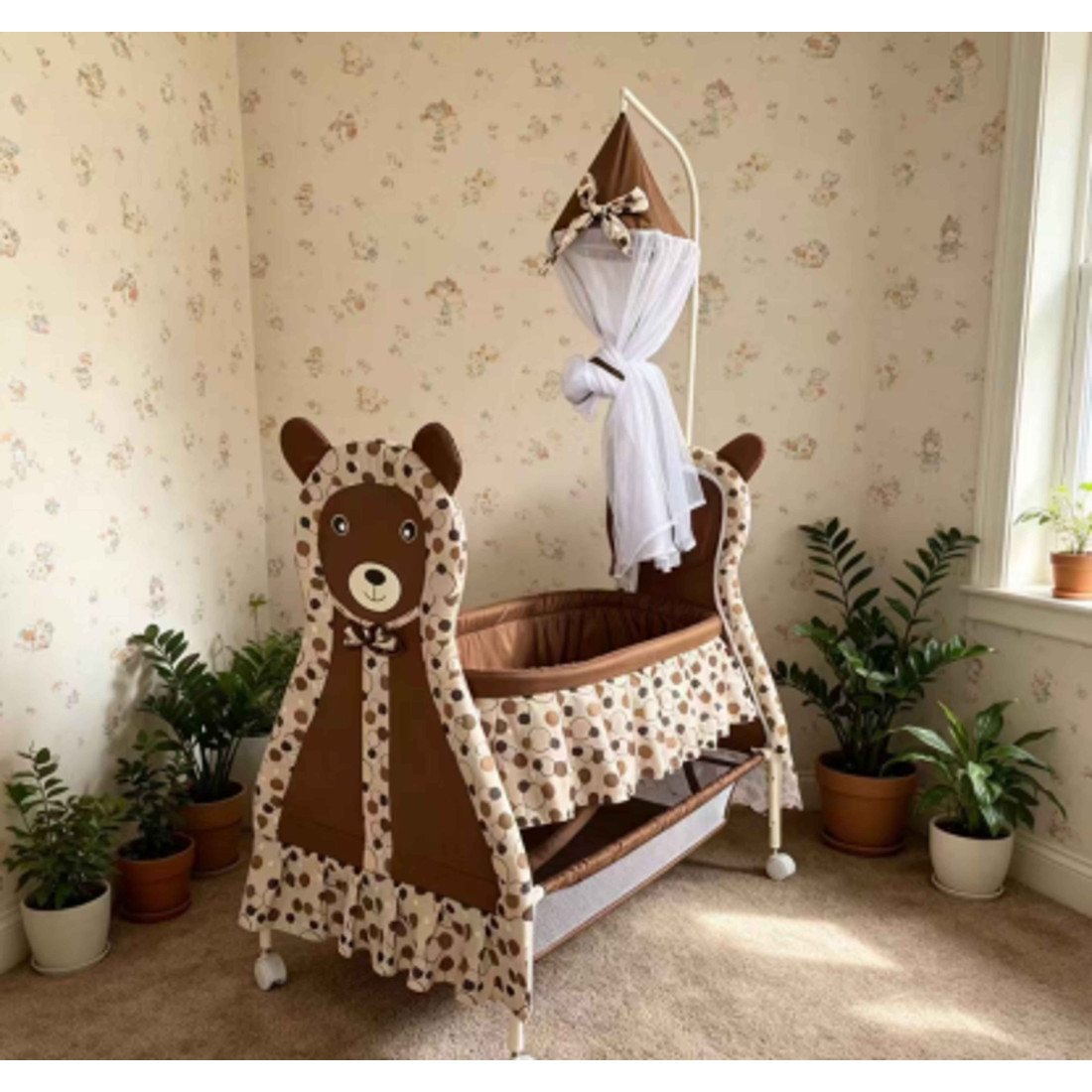 Patut bebe ursulet cu roti si perdea, design elegant si confortabil, maro Patut bebe ursulet cu roti si perdea, design elegant si confortabil, maro