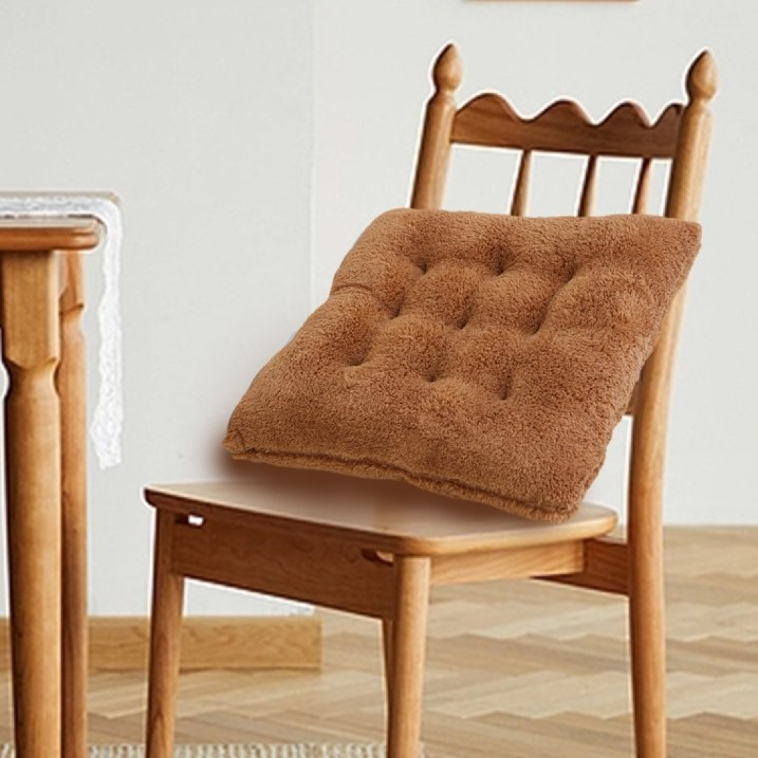 Perna pentru scaun moale, pufoasa, 40 x 40 cm, 280 g, maro Perna pentru scaun moale, pufoasa, 40 x 40 cm, 280 g, maro