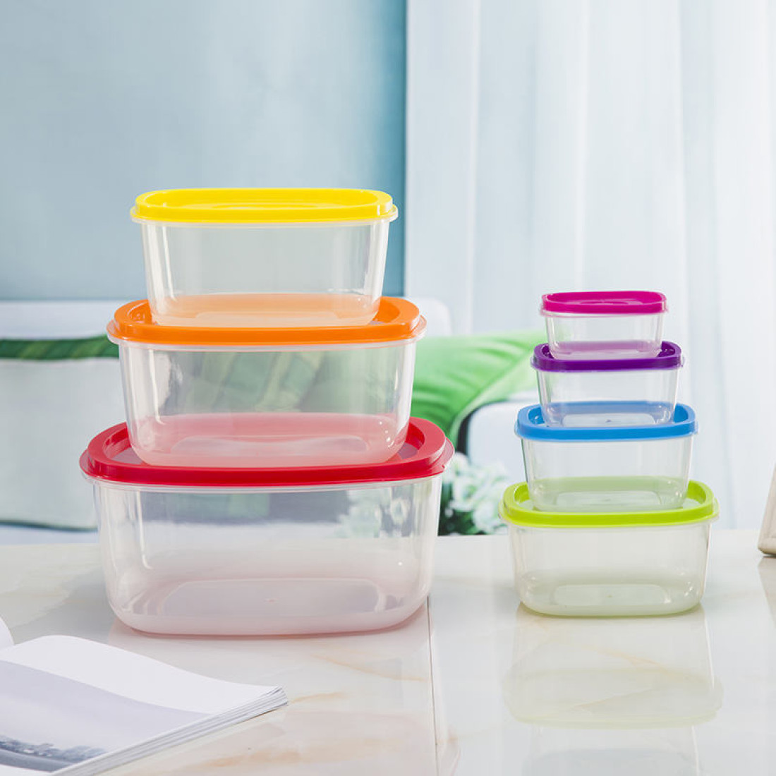 Set 7 caserole patrate din plastic cu capace multicolore, 100ml+180ml+350ml+700ml+1250ml+2100ml+3500ml Set 7 caserole patrate din plastic cu capace multicolore, 100ml+180ml+350ml+700ml+1250ml+2100ml+3500ml