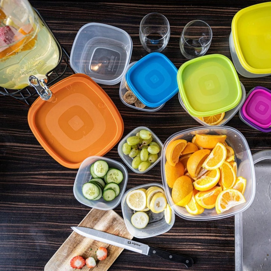 Set 7 caserole patrate din plastic cu capace multicolore, 100ml+180ml+350ml+700ml+1250ml+2100ml+3500ml Set 7 caserole patrate din plastic cu capace multicolore, 100ml+180ml+350ml+700ml+1250ml+2100ml+3500ml