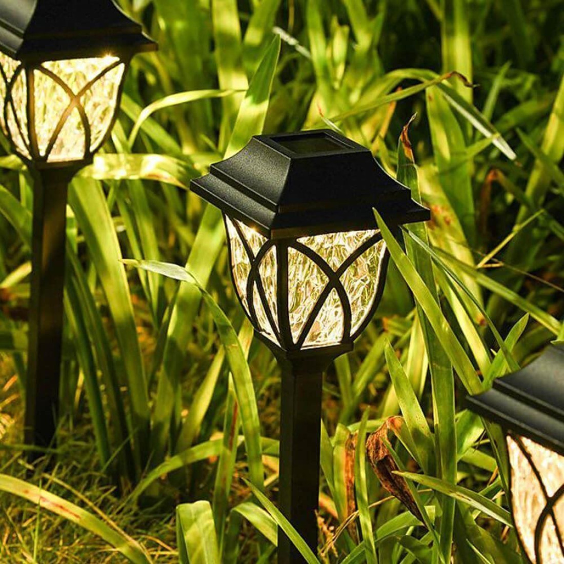 Set 2 lampi solare LED, lumina calda, rezistente la Intemperii, autonomie 8-10 ore, baterie reincarcabila, negru Set 2 lampi solare LED, lumina calda, rezistente la Intemperii, autonomie 8-10 ore, baterie reincarcabila, negru