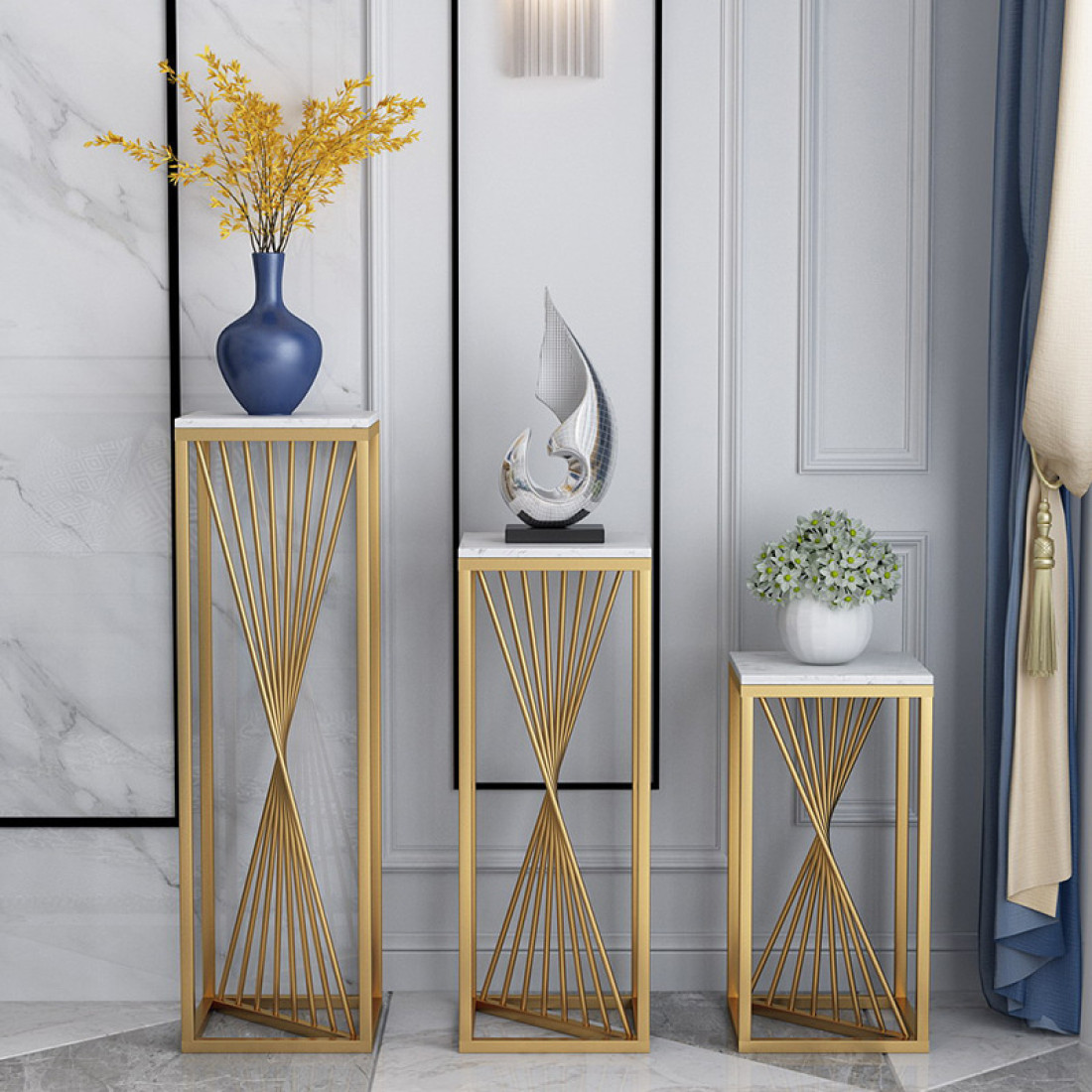 Suport decorativ auriu din metal cu blat alb, design geometric modern, 30 x 30 x 60 cm Suport decorativ auriu din metal cu blat alb, design geometric modern, 30 x 30 x 60 cm