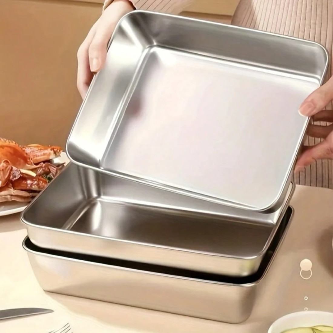 Tava inox cu capac, 26 x 20 x 6 cm, rezistenta, usor de curatat, ideala pentru depozitare, pastrare si transport alimente Tava inox cu capac, 26 x 20 x 6 cm, rezistenta, usor de curatat, ideala pentru depozitare, pastrare si transport alimente