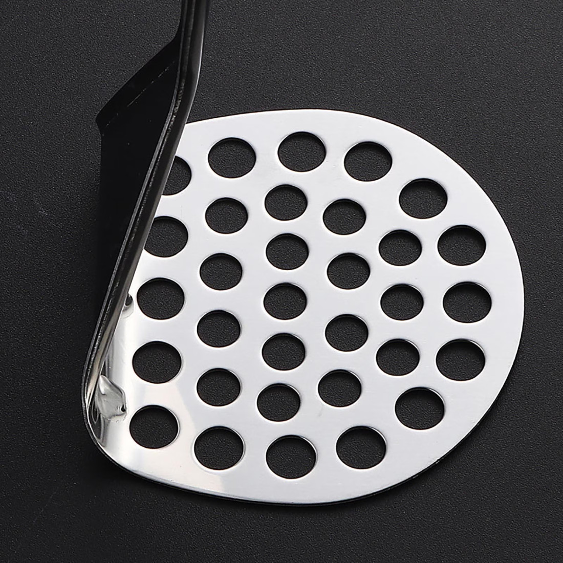 Zdrobitor Cartofi din Inox, Maner Ergonomic, Ideal in Bucatarie pentru Cartofi Fierti si Piure, 25 cm, Argintiu Zdrobitor Cartofi din Inox, Maner Ergonomic, Ideal in Bucatarie pentru Cartofi Fierti si Piure, 25 cm, Argintiu