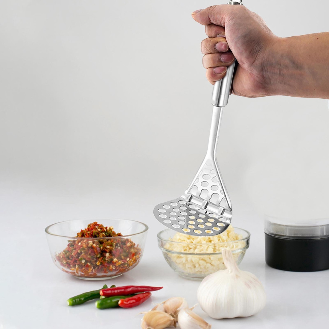 Zdrobitor Cartofi din Inox, Maner Ergonomic, Ideal in Bucatarie pentru Cartofi Fierti si Piure, 25 cm, Argintiu Zdrobitor Cartofi din Inox, Maner Ergonomic, Ideal in Bucatarie pentru Cartofi Fierti si Piure, 25 cm, Argintiu