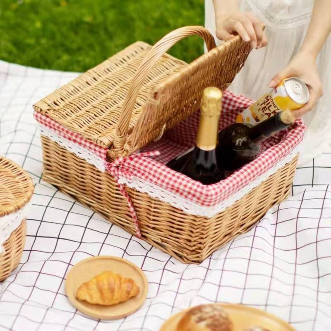 Cos picnic traditional cu capac, 40 x 30 x 20 cm Cos picnic traditional cu capac, 40 x 30 x 20 cm